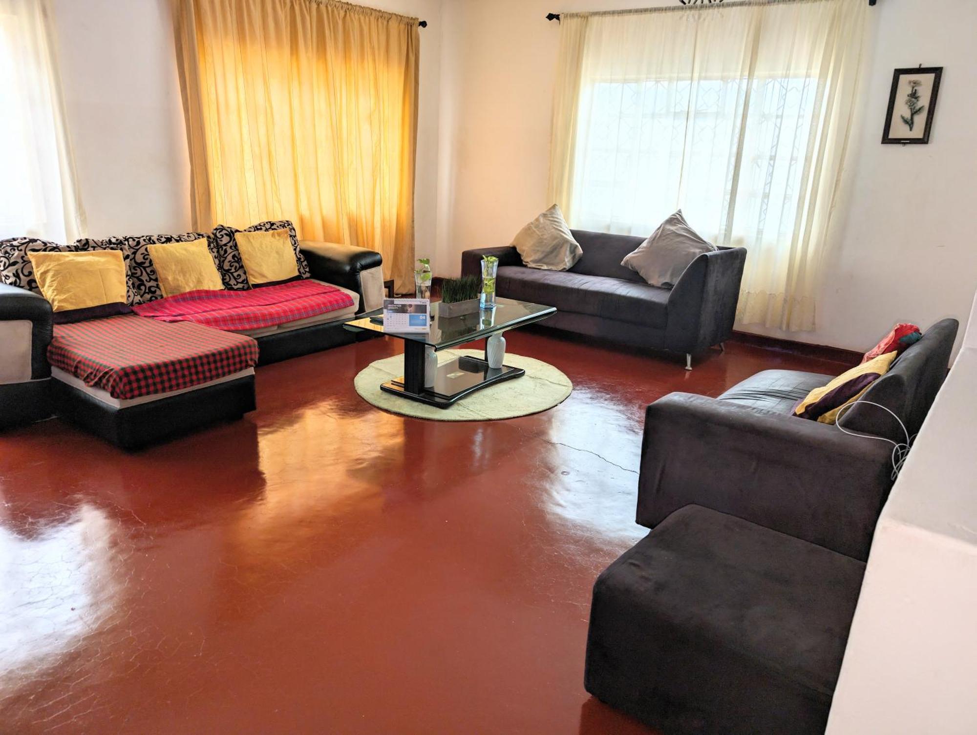 Dans Place Moshi Esterno foto