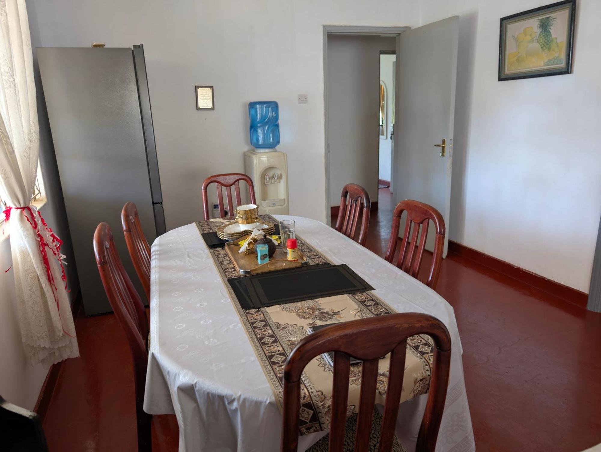 Dans Place Moshi Esterno foto