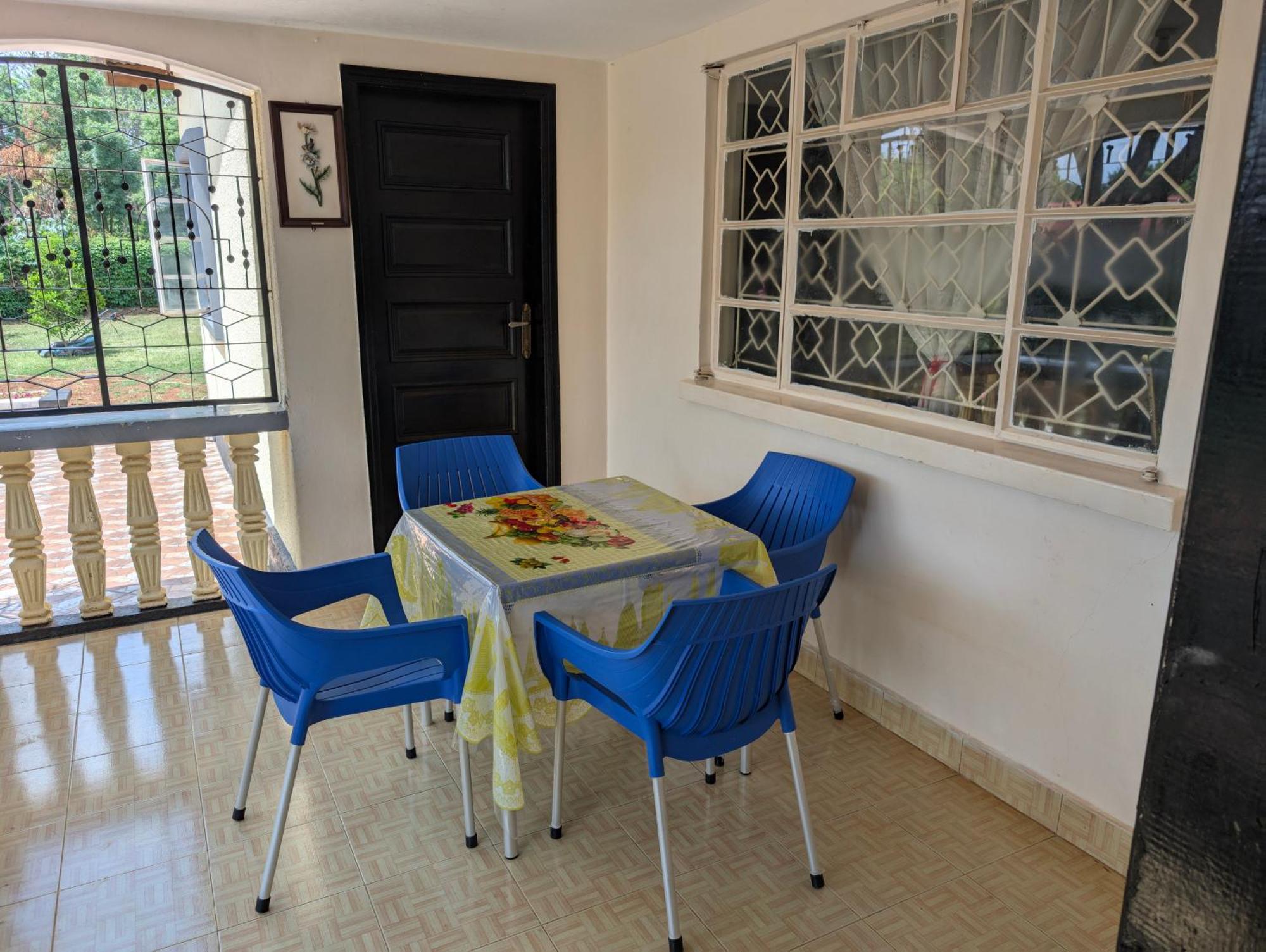 Dans Place Moshi Esterno foto