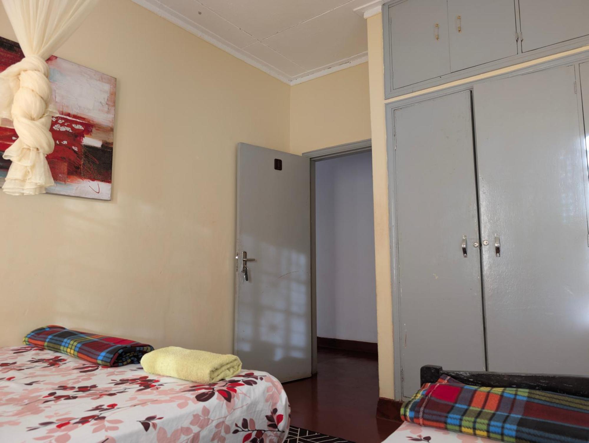 Dans Place Moshi Esterno foto